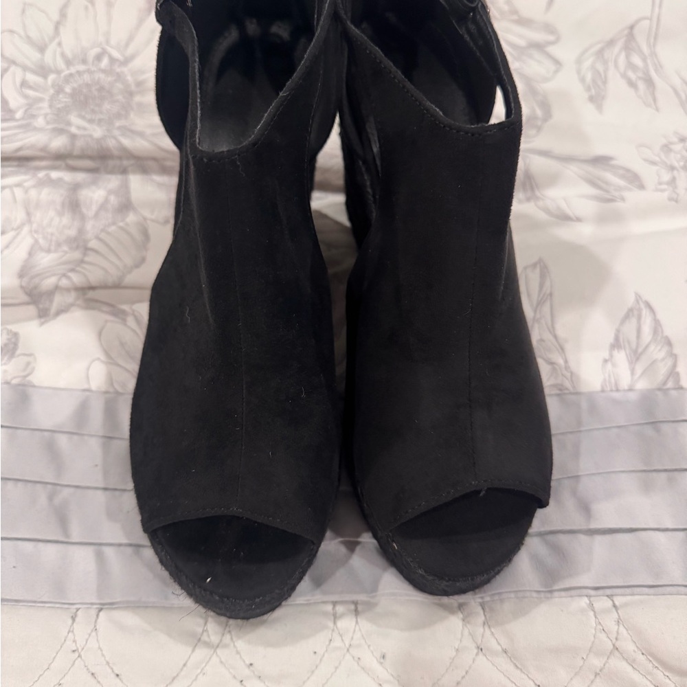 Elegant Black Women's open toe shoe